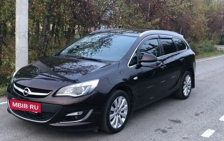 Opel Astra J, 2013 год, 810 000 рублей, 2 фотография