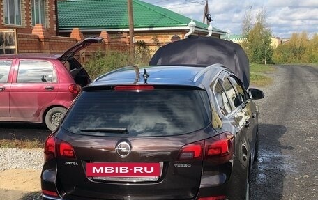 Opel Astra J, 2013 год, 810 000 рублей, 3 фотография