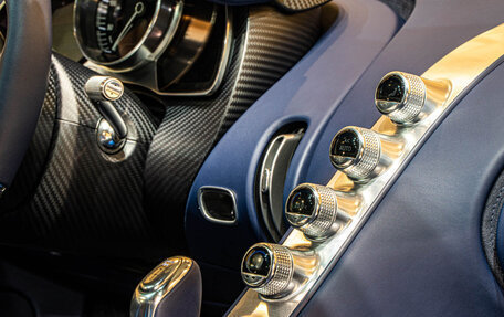 Bugatti Chiron, 2019 год, 652 587 520 рублей, 14 фотография