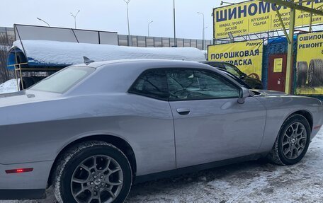Dodge Challenger III рестайлинг 2, 2017 год, 4 000 000 рублей, 2 фотография