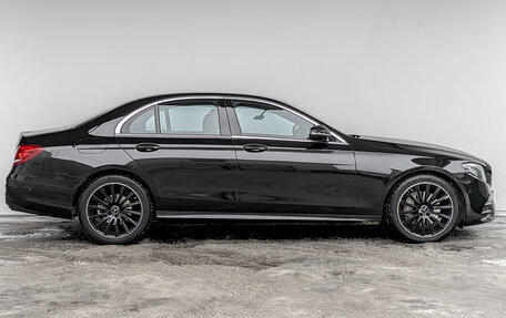 Mercedes-Benz E-Класс, 2019 год, 3 650 000 рублей, 4 фотография