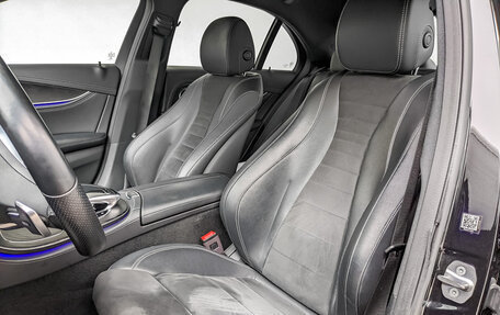 Mercedes-Benz E-Класс, 2019 год, 3 650 000 рублей, 20 фотография