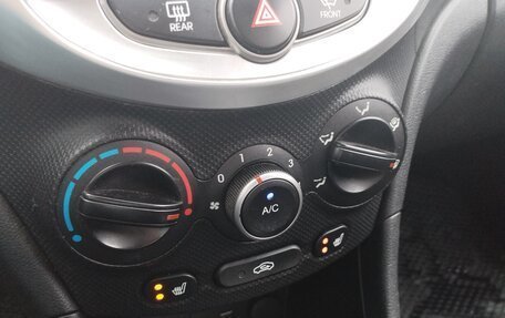 Hyundai Solaris II рестайлинг, 2016 год, 697 000 рублей, 27 фотография