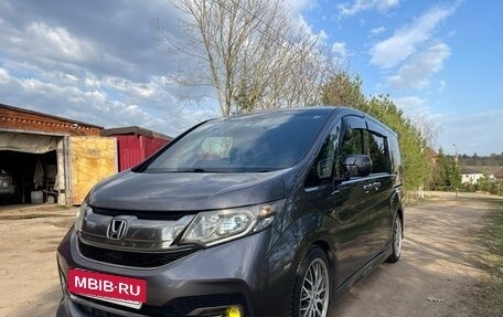 Honda Stepwgn IV, 2017 год, 2 100 000 рублей, 2 фотография