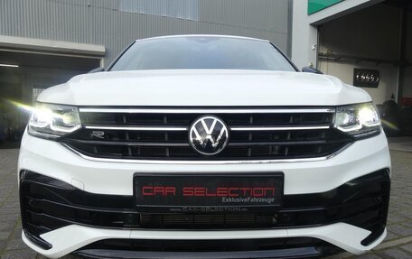 Volkswagen Tiguan II, 2022 год, 3 200 000 рублей, 2 фотография