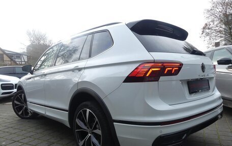 Volkswagen Tiguan II, 2022 год, 3 200 000 рублей, 3 фотография