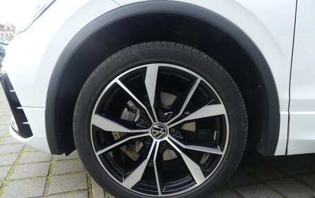 Volkswagen Tiguan II, 2022 год, 3 200 000 рублей, 14 фотография