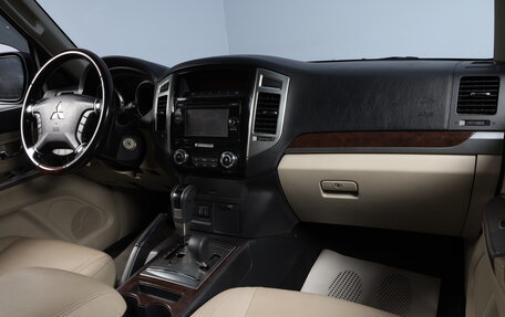 Mitsubishi Pajero IV, 2015 год, 3 099 000 рублей, 10 фотография