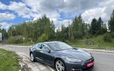 Tesla Model S I, 2013 год, 1 800 000 рублей, 1 фотография