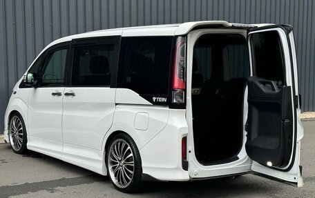 Honda Stepwgn IV, 2017 год, 1 725 000 рублей, 7 фотография