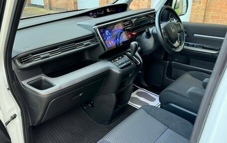 Honda Stepwgn IV, 2017 год, 1 725 000 рублей, 9 фотография