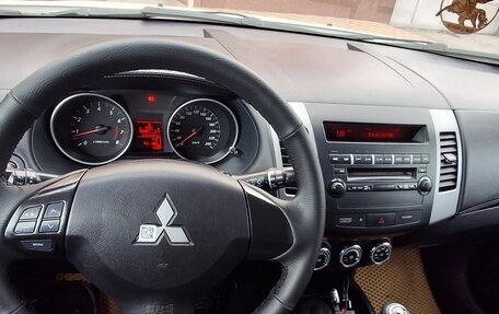 Mitsubishi Outlander III рестайлинг 3, 2011 год, 1 200 000 рублей, 2 фотография