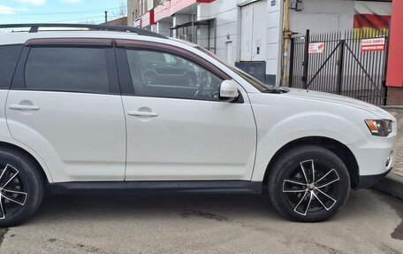 Mitsubishi Outlander III рестайлинг 3, 2011 год, 1 200 000 рублей, 5 фотография