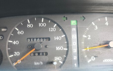 Nissan Laurel VIII, 1989 год, 300 000 рублей, 9 фотография