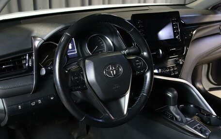 Toyota Camry, 2021 год, 2 099 000 рублей, 9 фотография