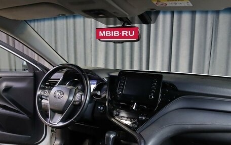 Toyota Camry, 2021 год, 2 099 000 рублей, 5 фотография
