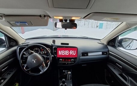 Mitsubishi Outlander III рестайлинг 3, 2015 год, 1 780 000 рублей, 5 фотография
