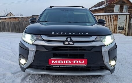 Mitsubishi Outlander III рестайлинг 3, 2015 год, 1 780 000 рублей, 2 фотография
