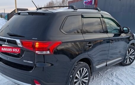 Mitsubishi Outlander III рестайлинг 3, 2015 год, 1 780 000 рублей, 3 фотография