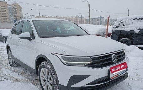 Volkswagen Tiguan II, 2021 год, 3 440 000 рублей, 2 фотография