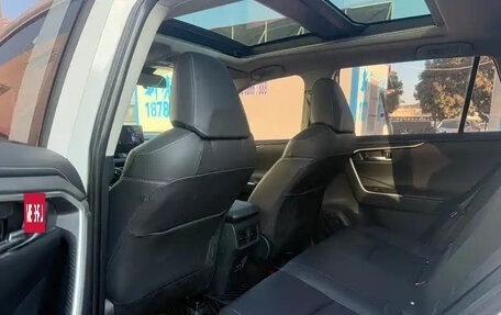 Toyota RAV4, 2024 год, 3 860 004 рублей, 8 фотография