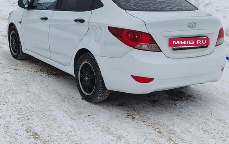 Hyundai Solaris II рестайлинг, 2013 год, 540 000 рублей, 3 фотография