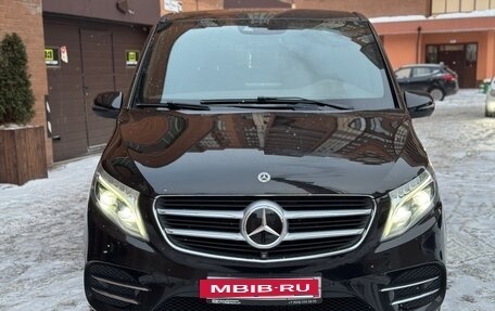 Mercedes-Benz V-Класс, 2018 год, 4 490 000 рублей, 2 фотография