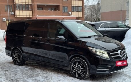 Mercedes-Benz V-Класс, 2018 год, 4 490 000 рублей, 3 фотография