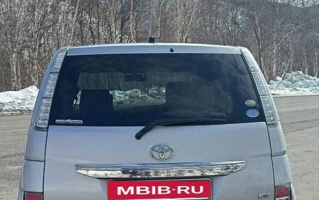 Toyota ISis I, 2011 год, 1 200 000 рублей, 4 фотография