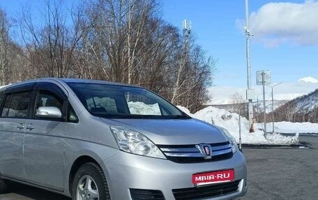 Toyota ISis I, 2011 год, 1 200 000 рублей, 3 фотография