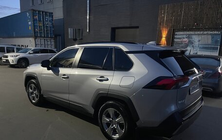 Toyota RAV4, 2022 год, 3 700 000 рублей, 5 фотография