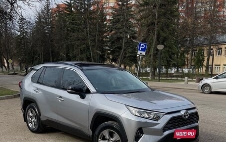 Toyota RAV4, 2022 год, 3 700 000 рублей, 3 фотография