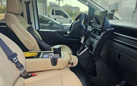 Hyundai Staria, 2025 год, 9 990 000 рублей, 2 фотография