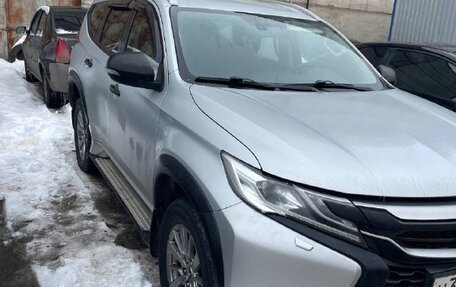 Mitsubishi Pajero Sport III рестайлинг, 2020 год, 3 550 000 рублей, 2 фотография