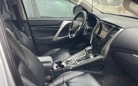 Mitsubishi Pajero Sport III рестайлинг, 2020 год, 3 550 000 рублей, 5 фотография