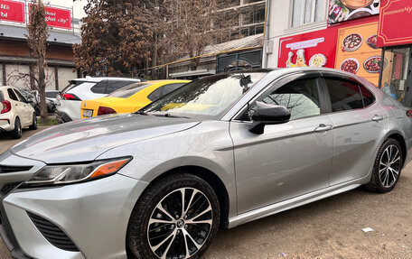 Toyota Camry, 2019 год, 1 950 000 рублей, 2 фотография