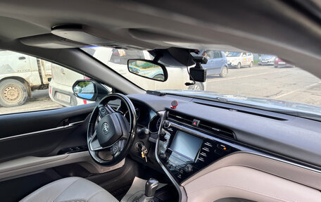 Toyota Camry, 2019 год, 1 950 000 рублей, 8 фотография