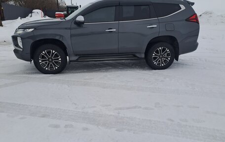 Mitsubishi Pajero Sport III рестайлинг, 2021 год, 3 300 000 рублей, 8 фотография