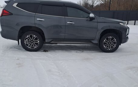 Mitsubishi Pajero Sport III рестайлинг, 2021 год, 3 300 000 рублей, 7 фотография