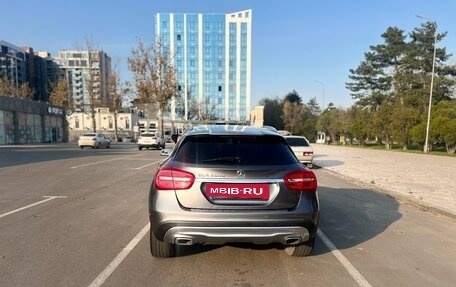 Mercedes-Benz GLA, 2015 год, 1 800 000 рублей, 4 фотография