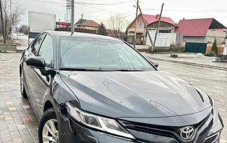 Toyota Camry, 2018 год, 2 700 000 рублей, 2 фотография