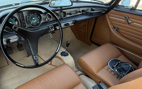 Volvo P1800, 1967 год, 9 487 654 рублей, 16 фотография