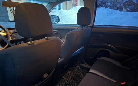 Mitsubishi Outlander III рестайлинг 3, 2011 год, 1 600 000 рублей, 7 фотография