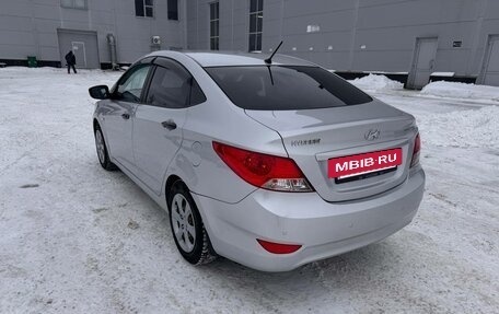 Hyundai Solaris II рестайлинг, 2013 год, 810 000 рублей, 2 фотография