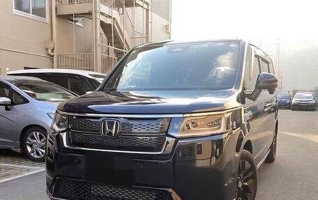 Honda Stepwgn, 2022 год, 2 000 000 рублей, 1 фотография