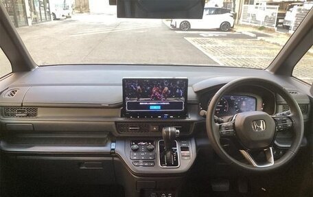 Honda Stepwgn, 2022 год, 2 000 000 рублей, 7 фотография