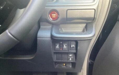 Honda Stepwgn, 2022 год, 2 000 000 рублей, 9 фотография