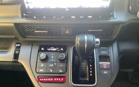 Honda Stepwgn, 2022 год, 2 000 000 рублей, 10 фотография