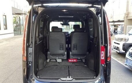 Honda Stepwgn, 2022 год, 2 000 000 рублей, 12 фотография