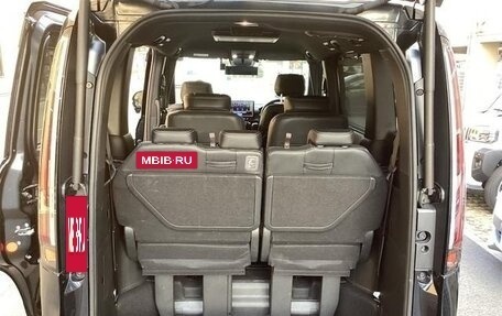 Honda Stepwgn, 2022 год, 2 000 000 рублей, 13 фотография